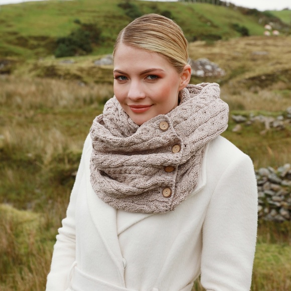 New Irish Aran Button Infinity Scarf Wool Blue Tan - Picture 2 of 9
